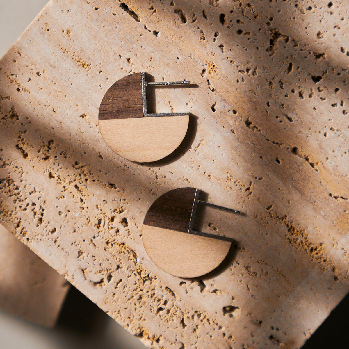Dual-Grain Geometric Studs