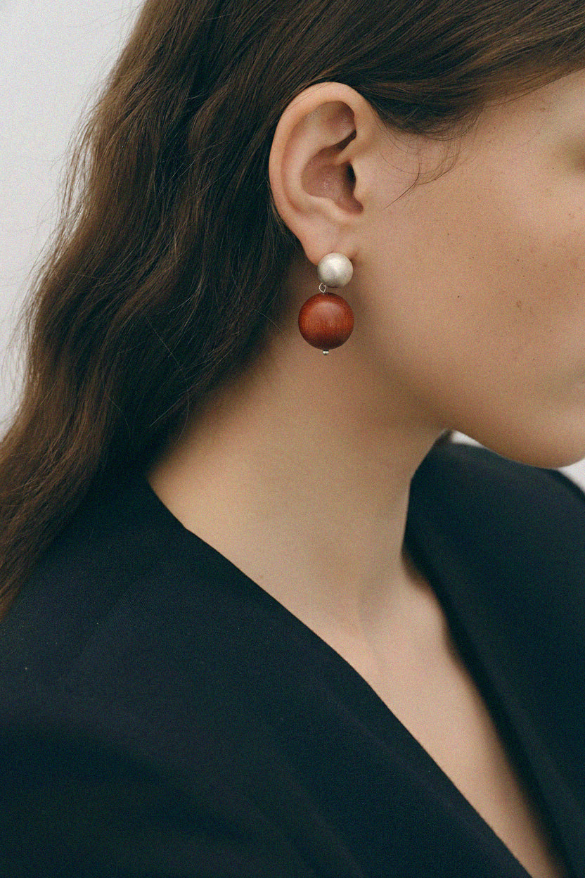 Light Luxury Wood Spherical Earrings