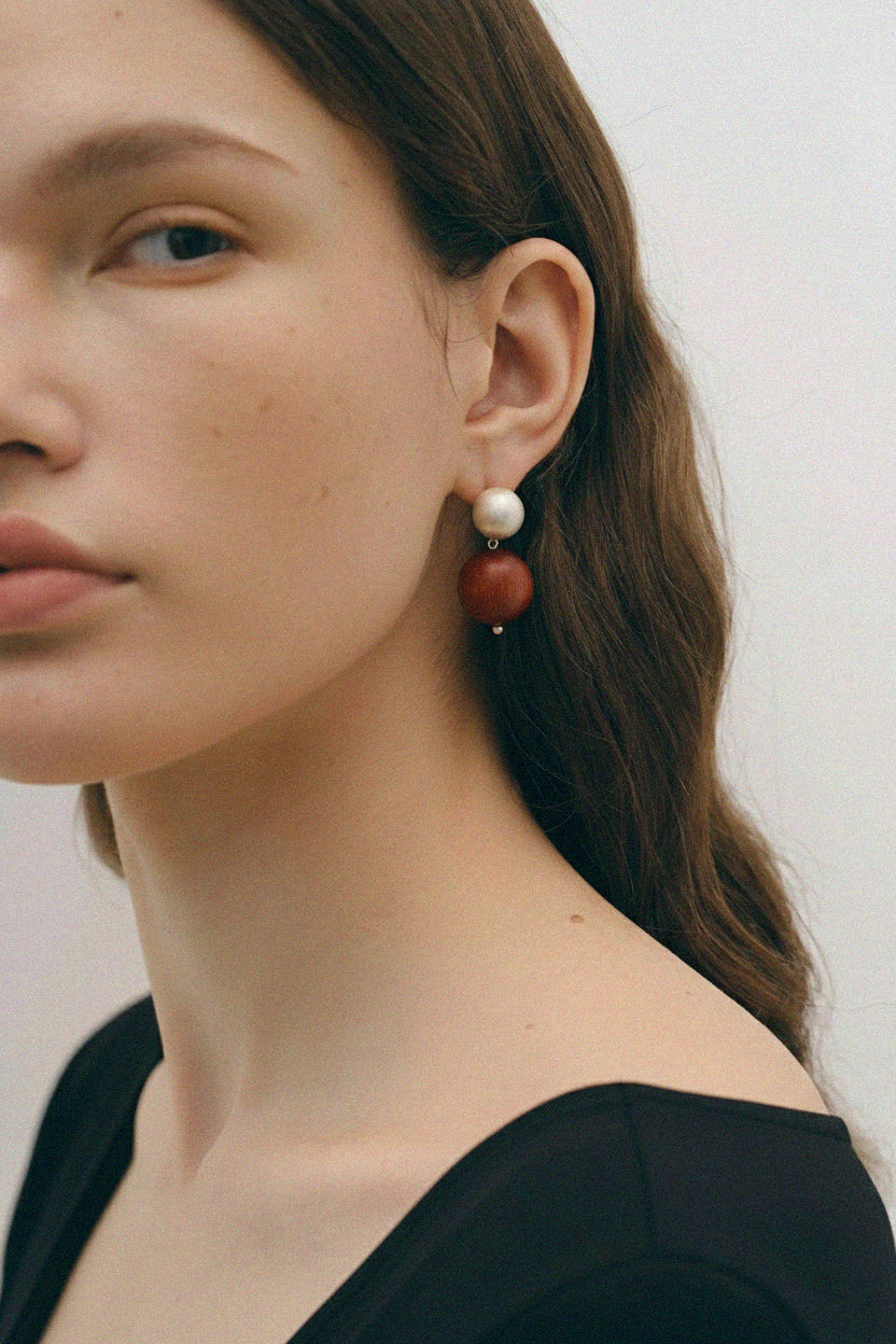 Light Luxury Wood Spherical Earrings