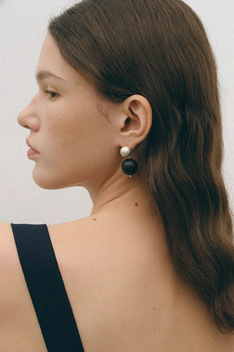 Light Luxury Wood Spherical Earrings