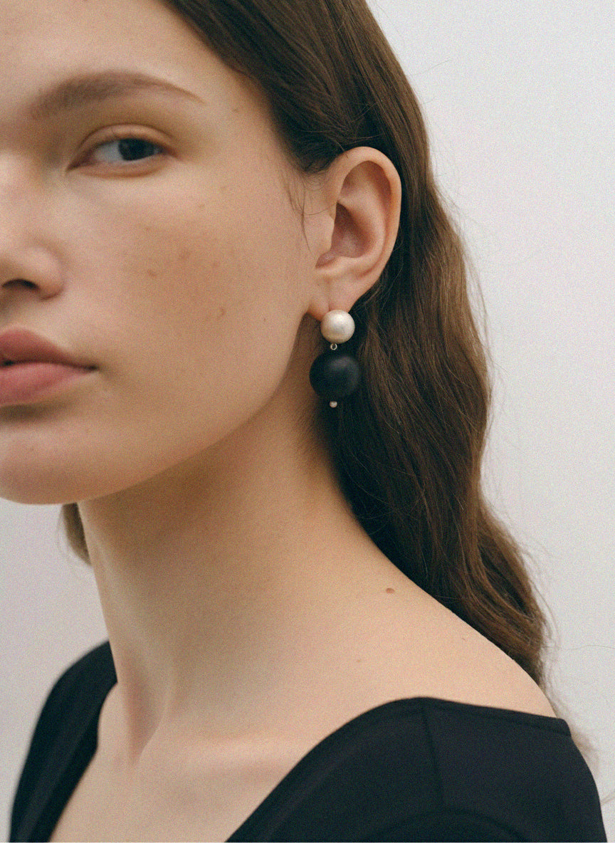 Light Luxury Wood Spherical Earrings