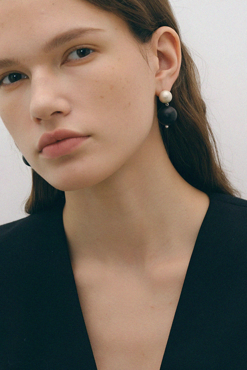Light Luxury Wood Spherical Earrings