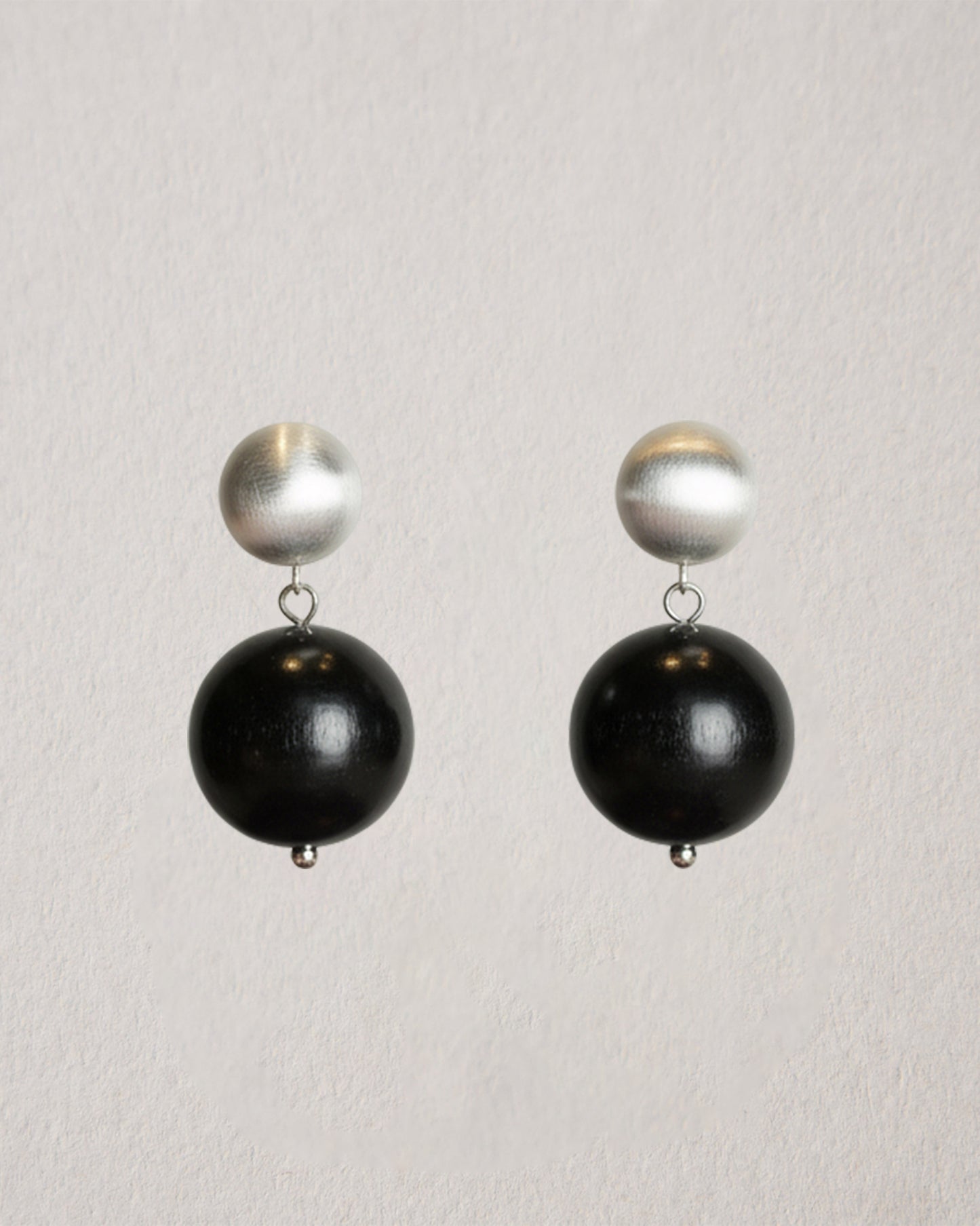 Light Luxury Wood Spherical Earrings
