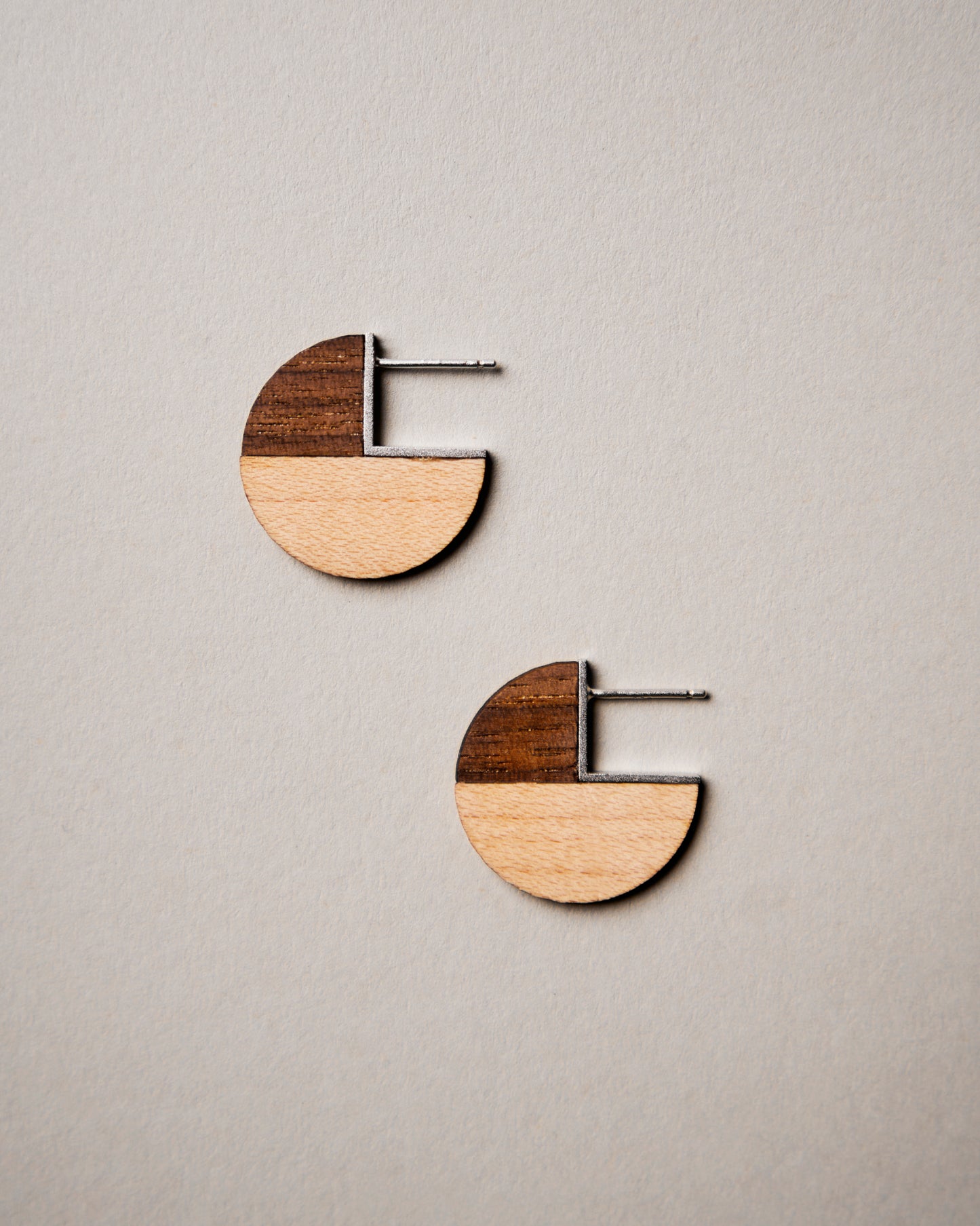 Dual-Grain Geometric Studs