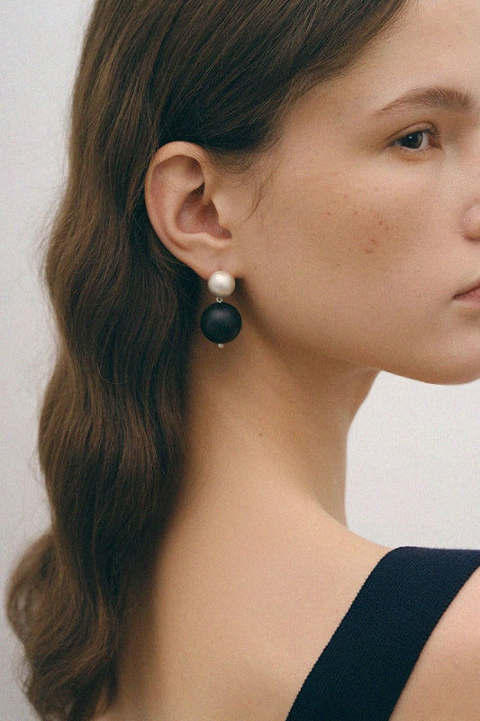 Light Luxury Wood Spherical Earrings