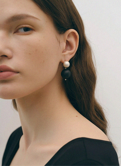 Light Luxury Wood Spherical Earrings